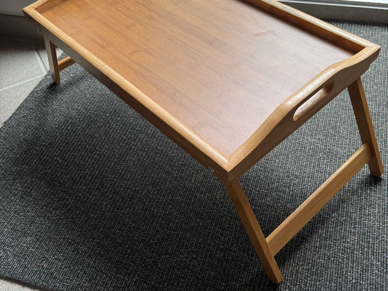 Billede 1 - Serveringsbakke med ben 