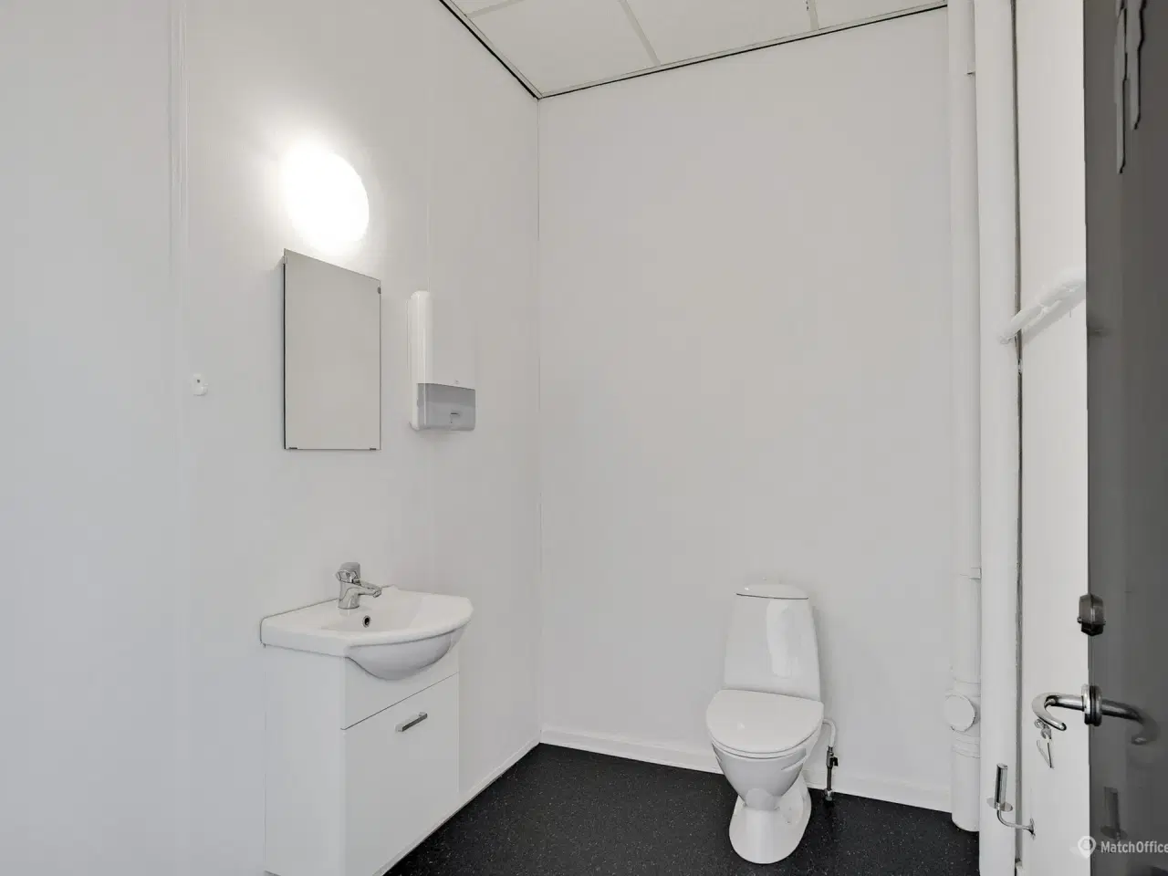 Billede 9 - Stort lyst kontor