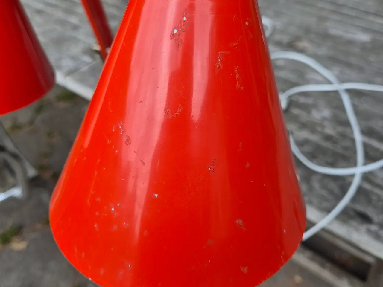 Billede 3 - To røde arkitektlamper med vægbeslag 