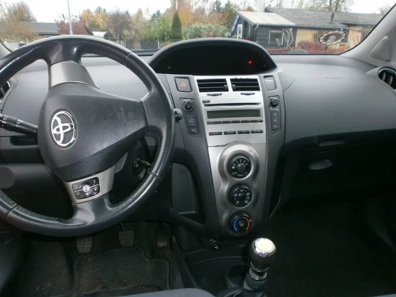 Billede 5 - Toyota Yaris 1,3 Årg 2009 6gears