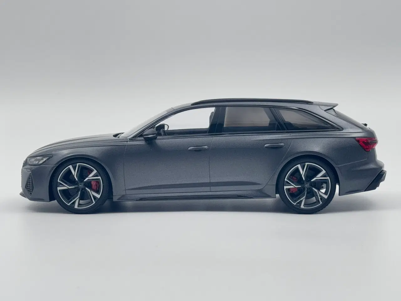 Billede 4 - 2021 Audi RS6 Avant MINICHAMPS - 1:18