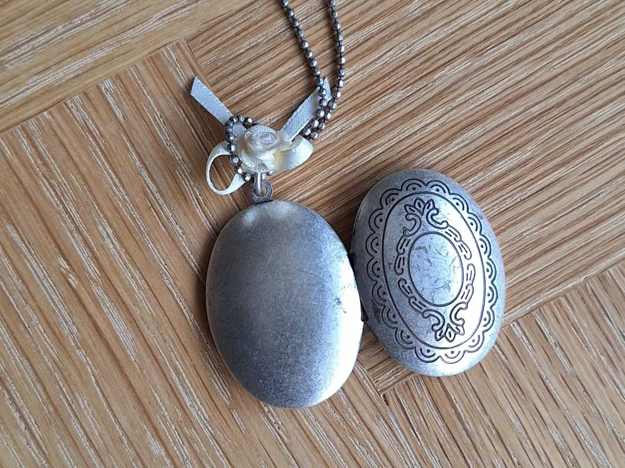 Billede 7 - Medaljon med kæde 
