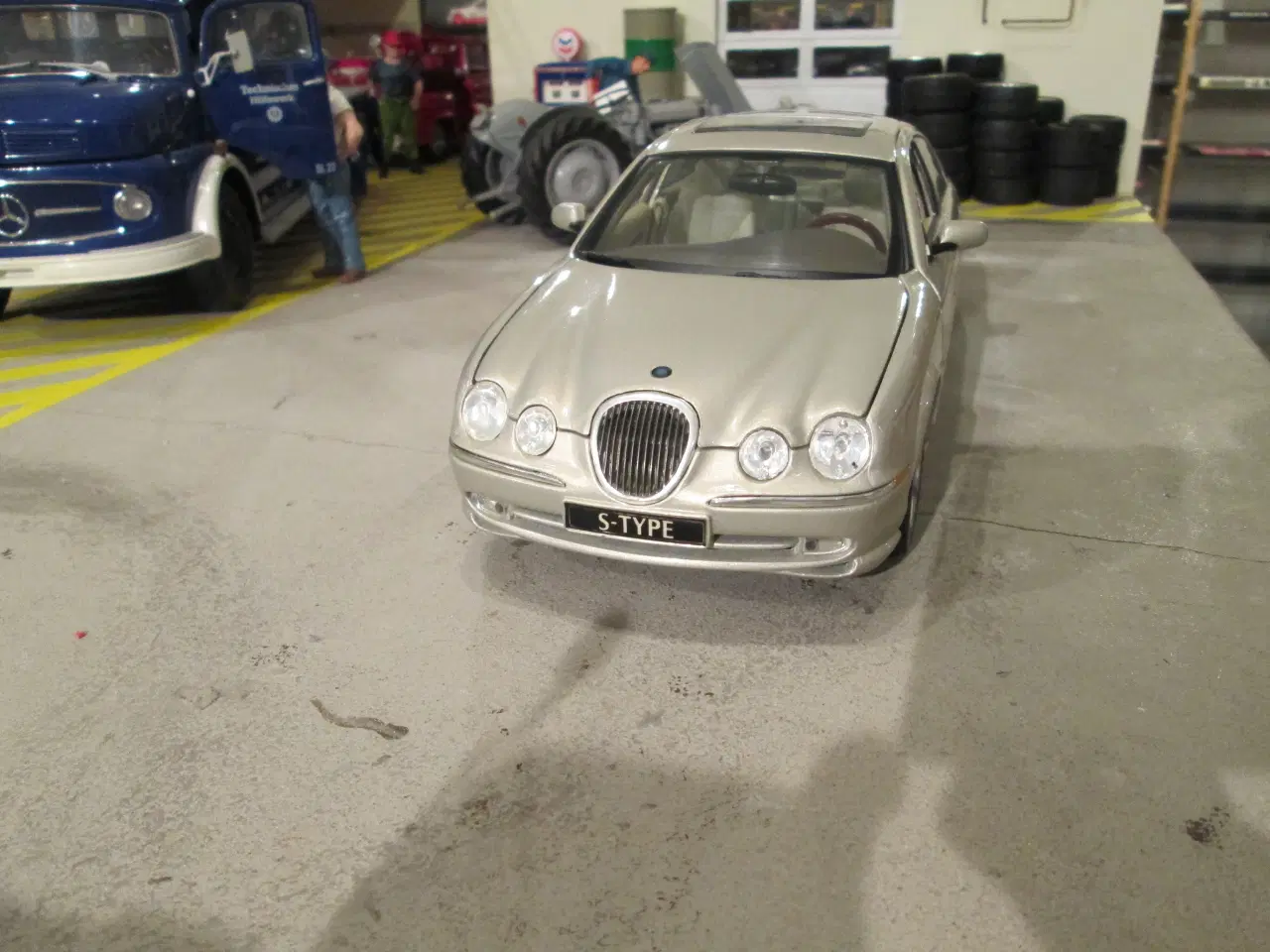 Billede 2 - Modelbil    Jaguar S Type   Maisto  1:18