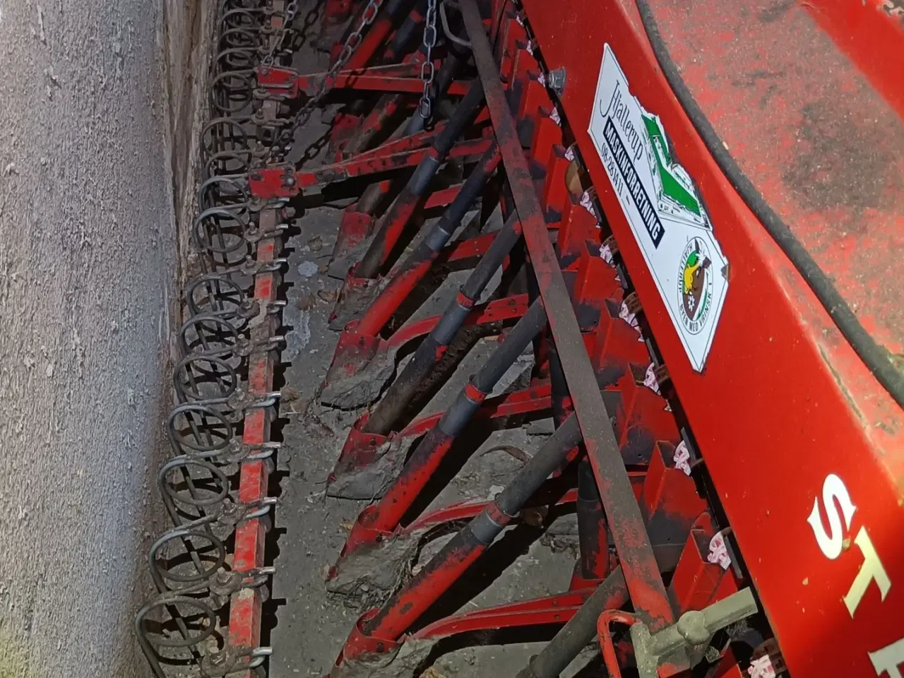 Billede 9 - - - - - - - Stegsted såmaskine 4 meter med bugsere udstyr