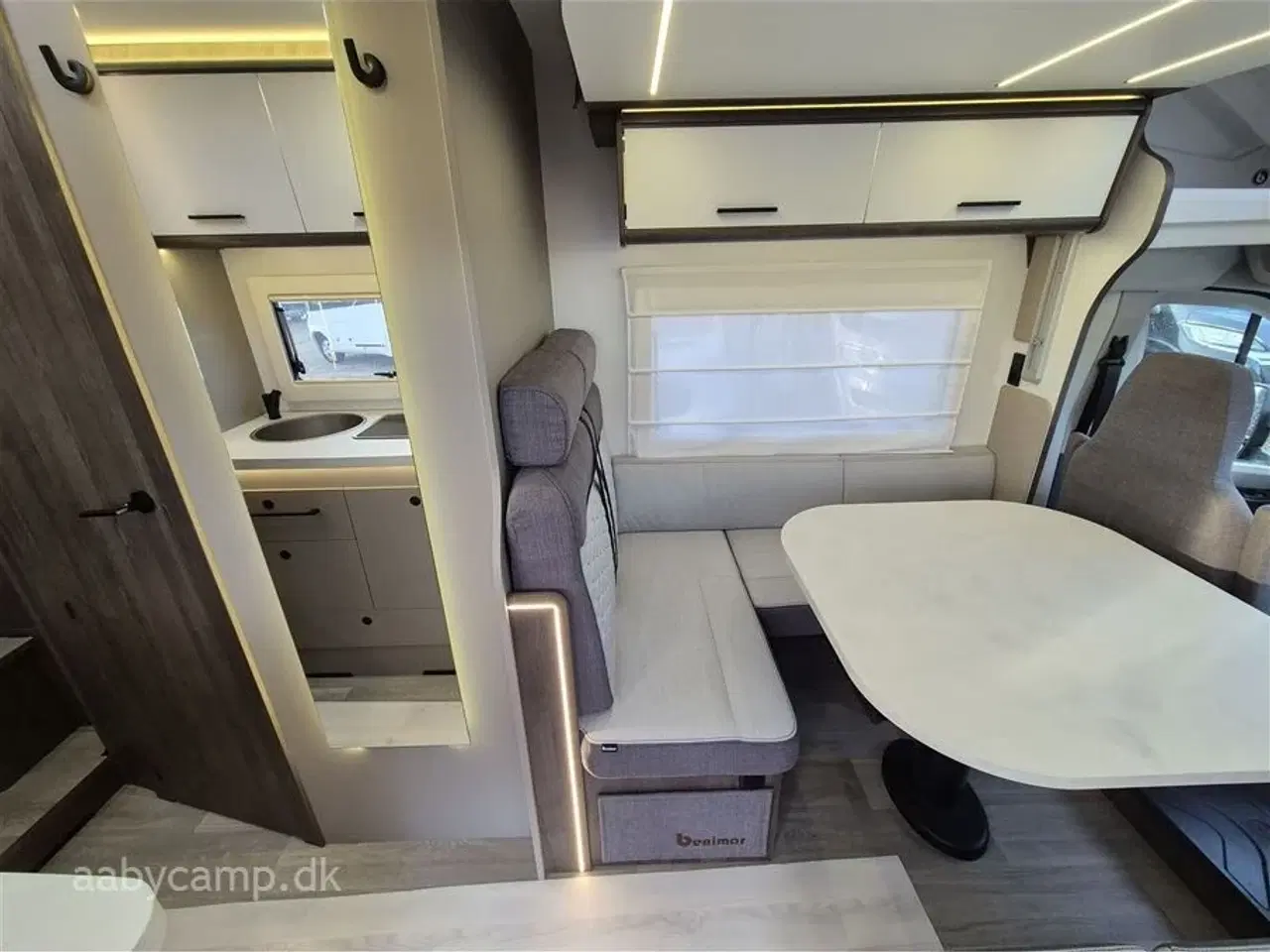 Billede 11 - 2026 - Benimar Tessoro 444   Nk Pakke. 8 trins Automatgear. 200W solceller. Webasto Dieselfyr. Kompressor køleskab.