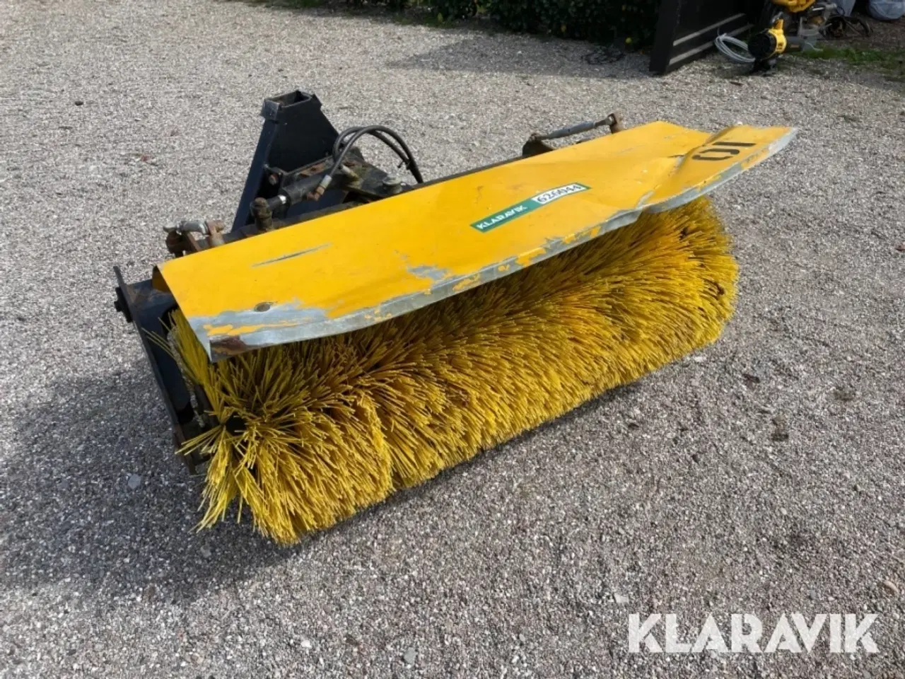 Billede 4 - Traktor med kost John Deere 3720