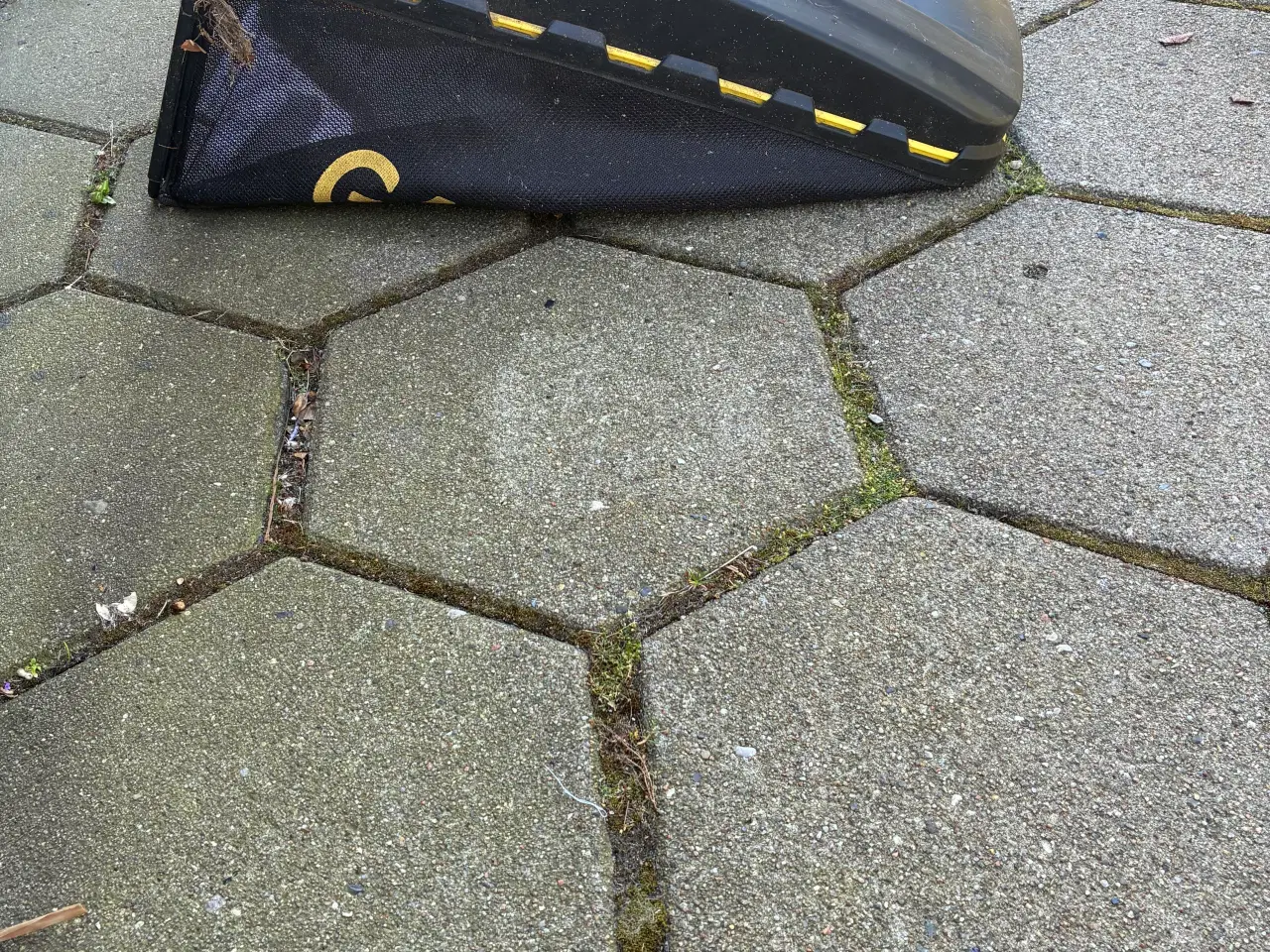 Billede 3 - Garden Plæneklipper med elstart og ølholder