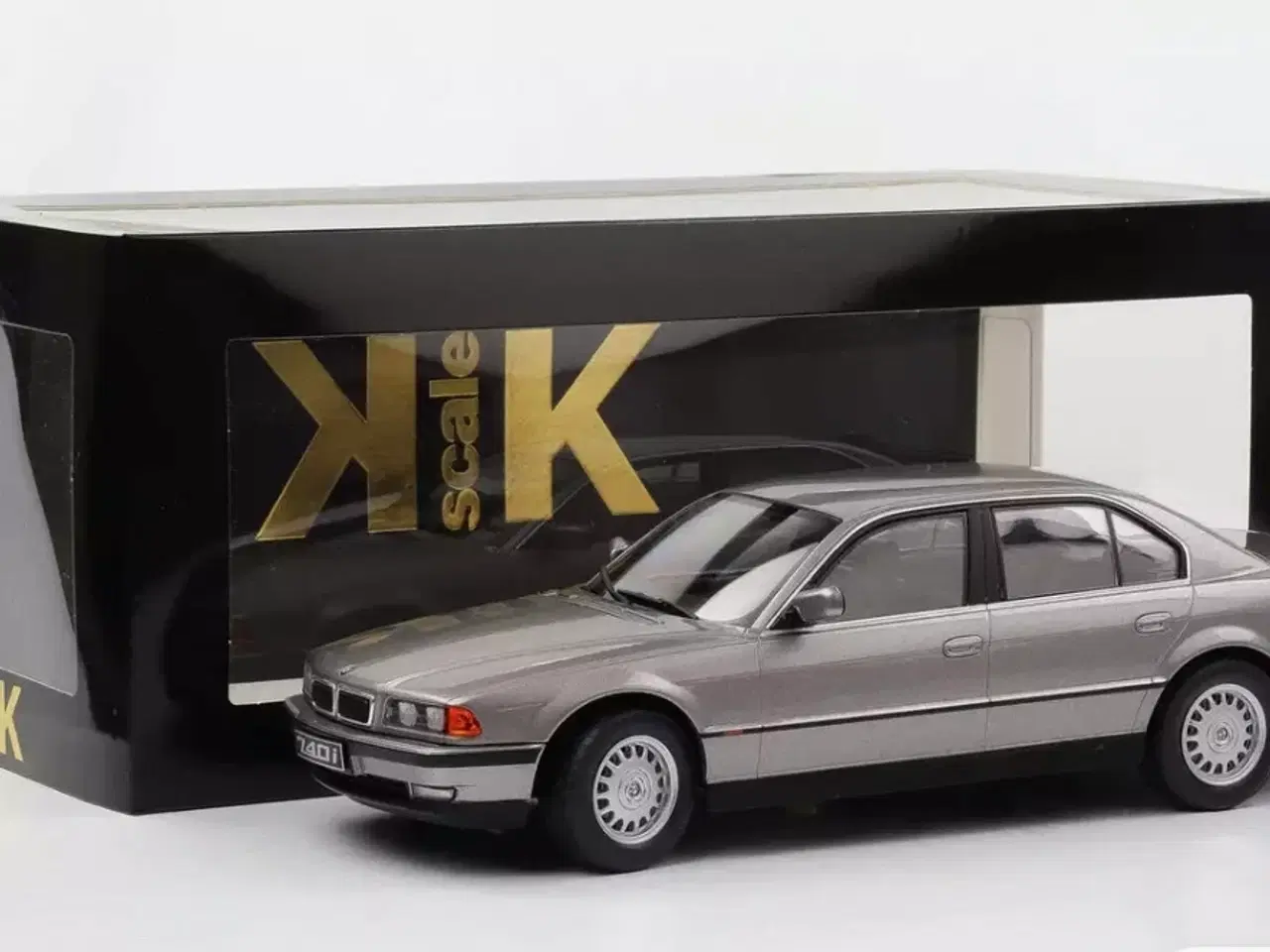 Billede 2 - 1:18 BMW 740i E38 1996