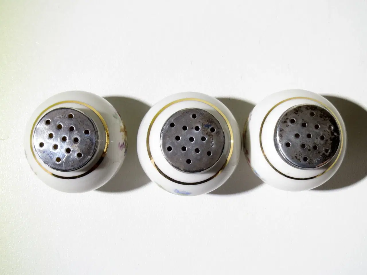 Billede 6 - Meget gamle saltbøsser med sølvlåg