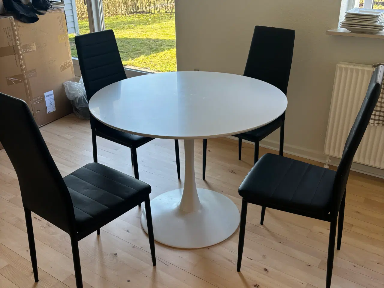 Billede 1 - Spisebord & stole samlet eller hver for sig