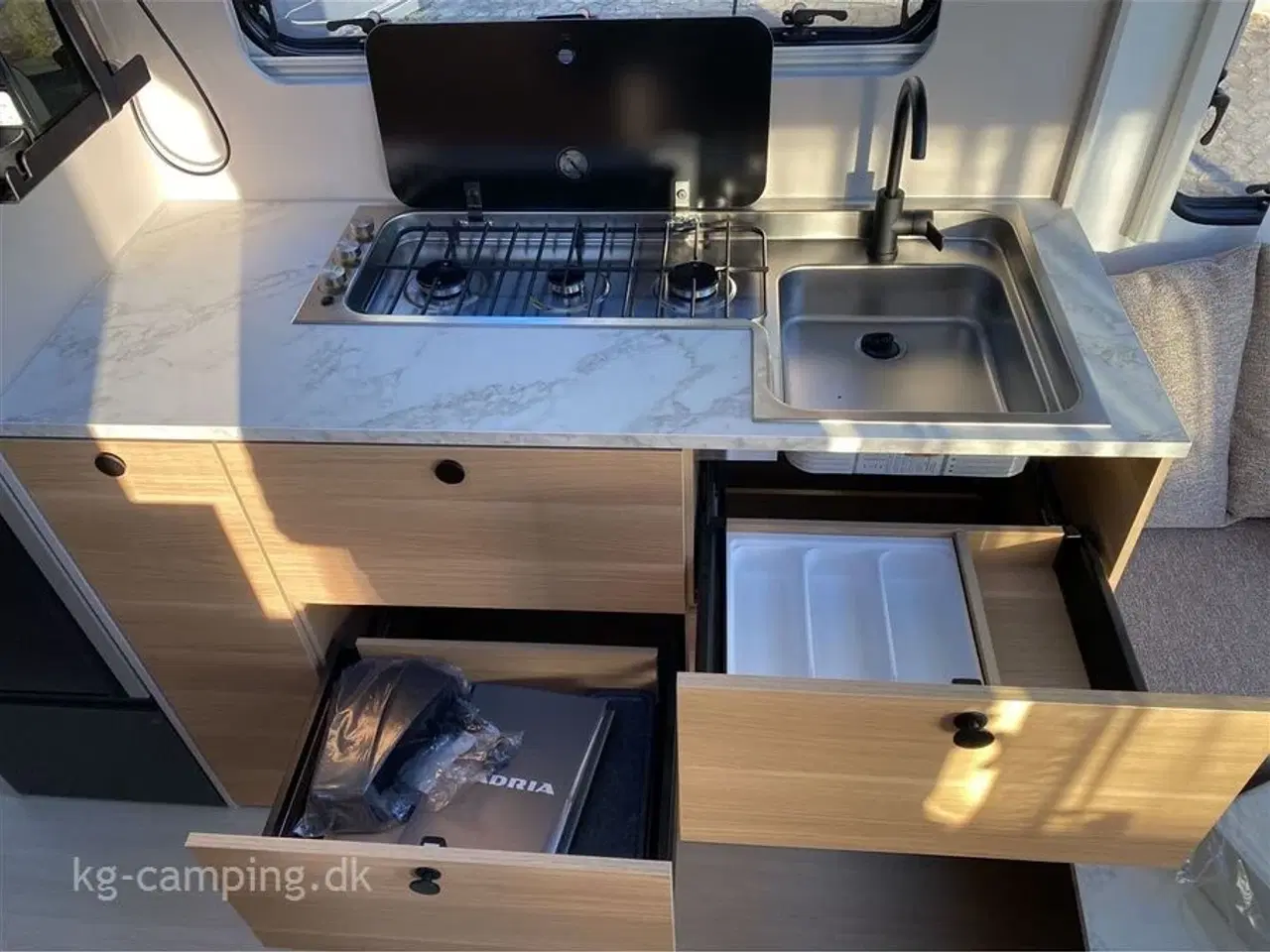 Billede 15 - 2026 - Adria Adora 613 UT   Eneste eksemplar i Danmark, stor udstyrspakke og stor rabat!