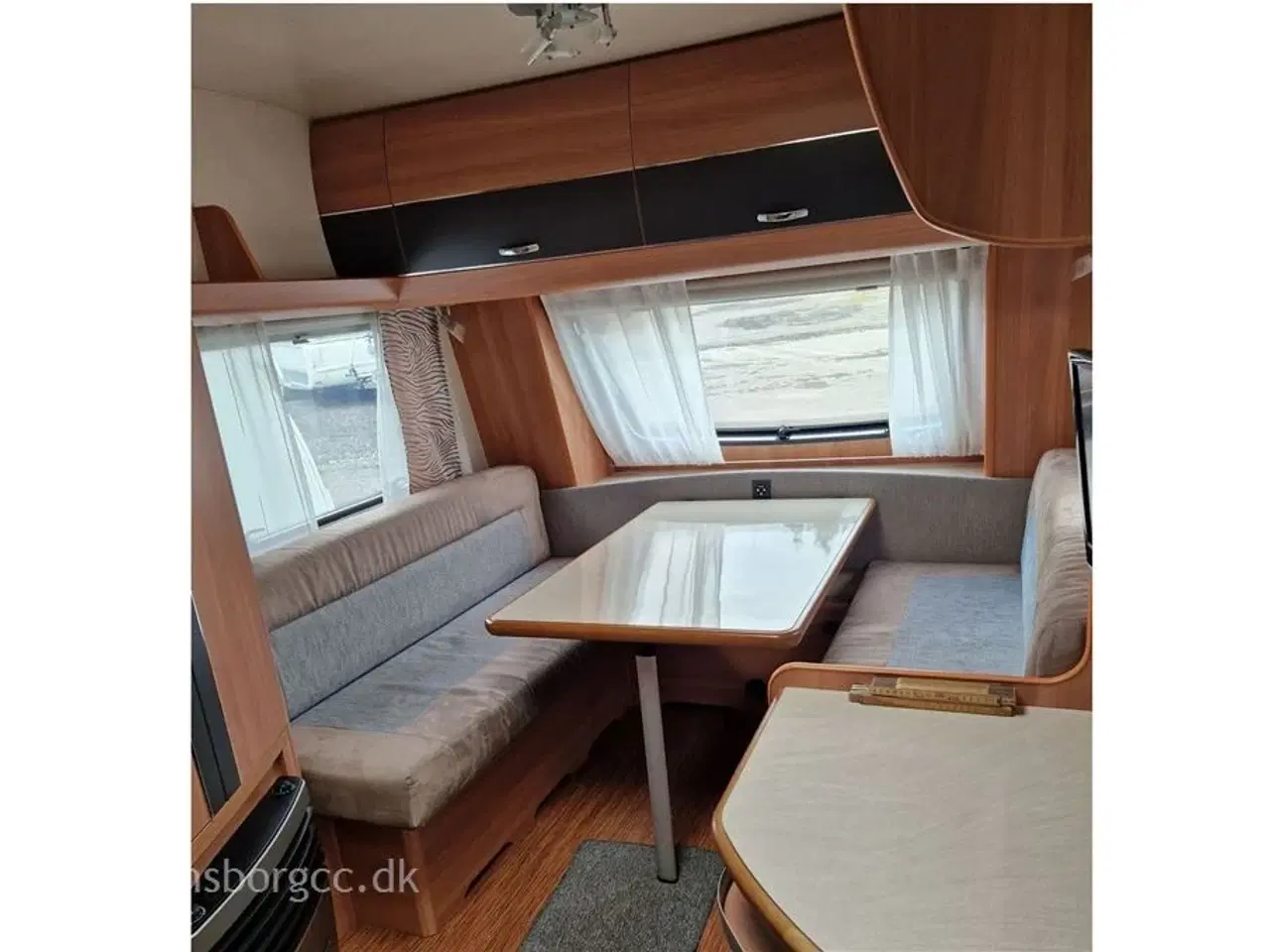 Billede 2 - 2013 - Hobby De Luxe 380 TB   NEM LILLE REJSEVOGN SOM KAN TRÆKKES AF DE FLESTE BILER.