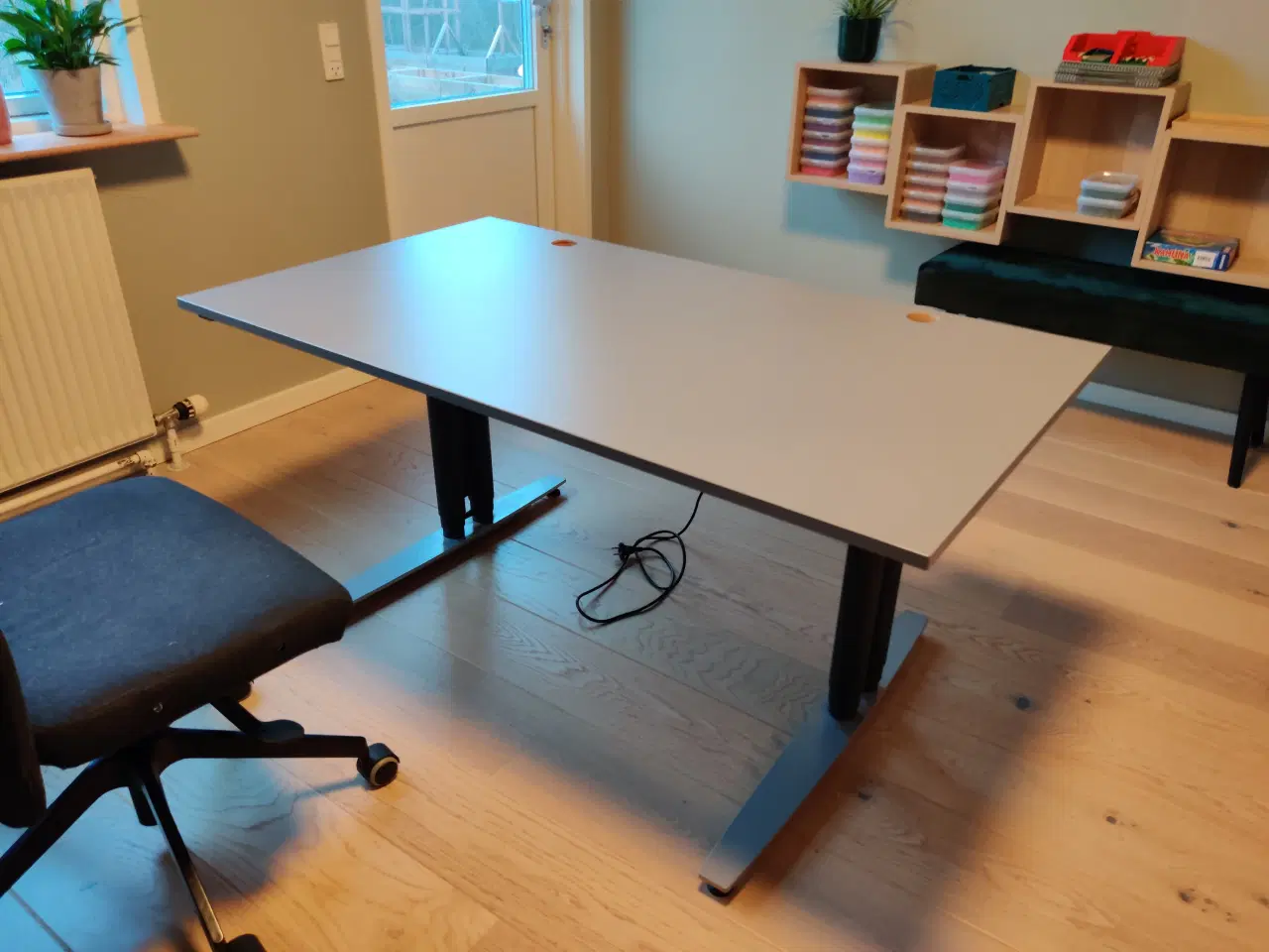 Billede 1 - Arbejdsbord med Hæve/Sænke.