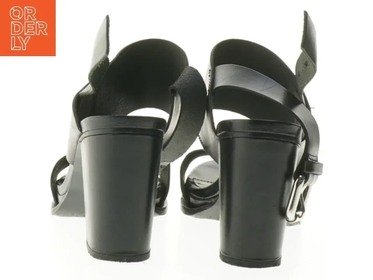 Billede 4 - Sort sandal med hæl (str. 39 cm)