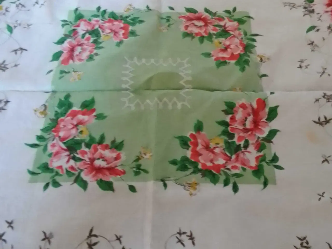 Billede 4 - Yndig vintage dug 