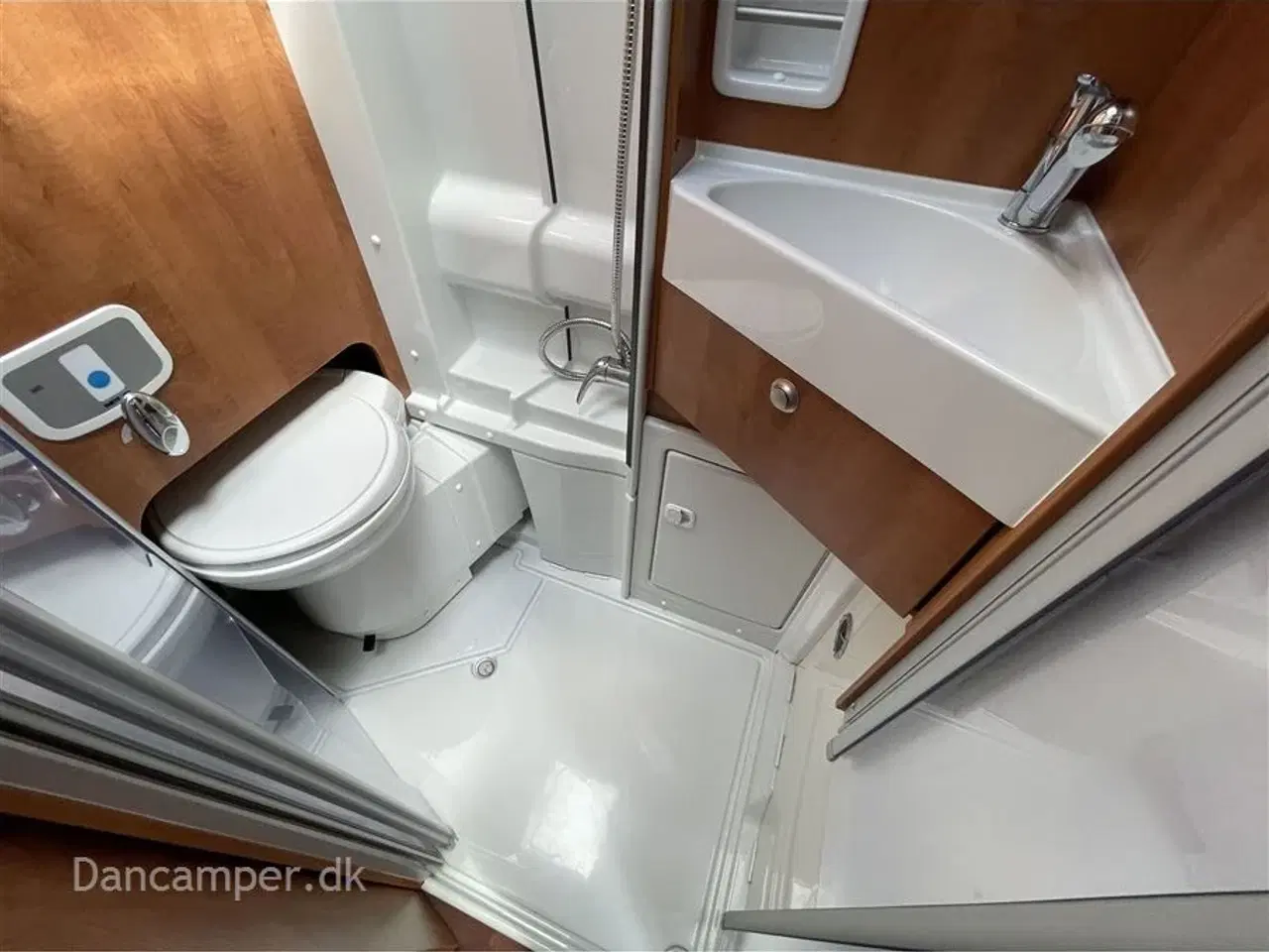 Billede 29 - 2020 - Carthago premium van 640 LE   Luksusvan, 140Hk   9-trins Automatgear, enkeltsenge, alufælge, navigation, træk