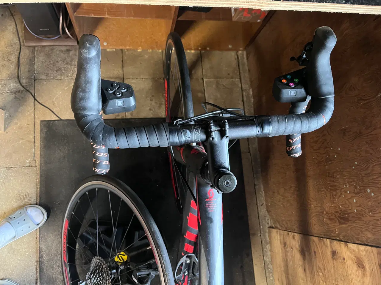 Billede 2 - Hometrainer og Saris H3