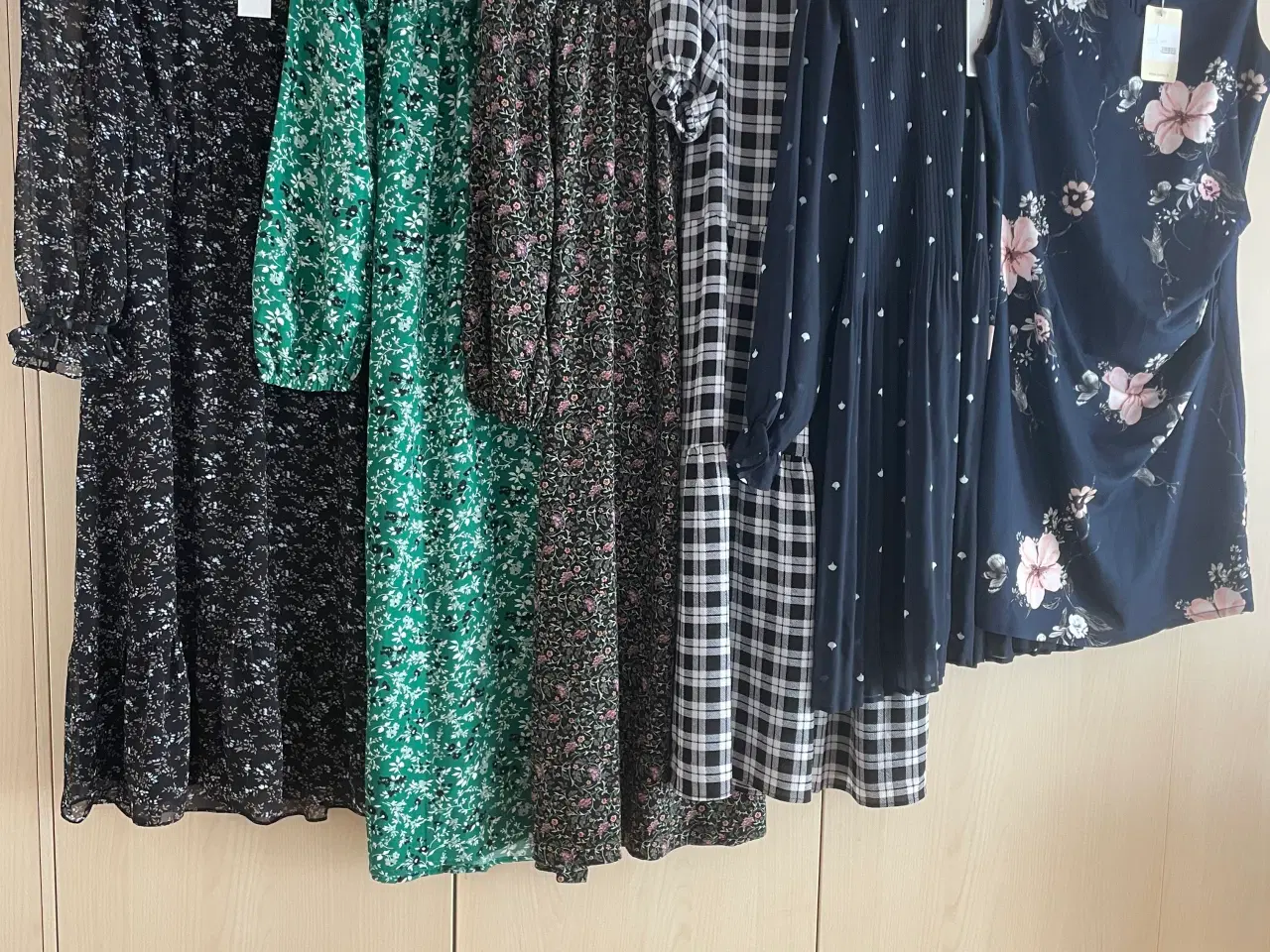 Billede 2 - Kjole Pakke 6 Stk.Kun 200kr Str.XS-S For alle.