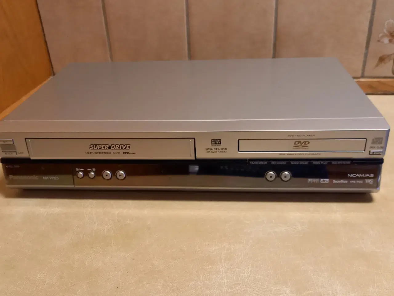 Billede 1 - VHS videomaskine med DVD afspiller søges