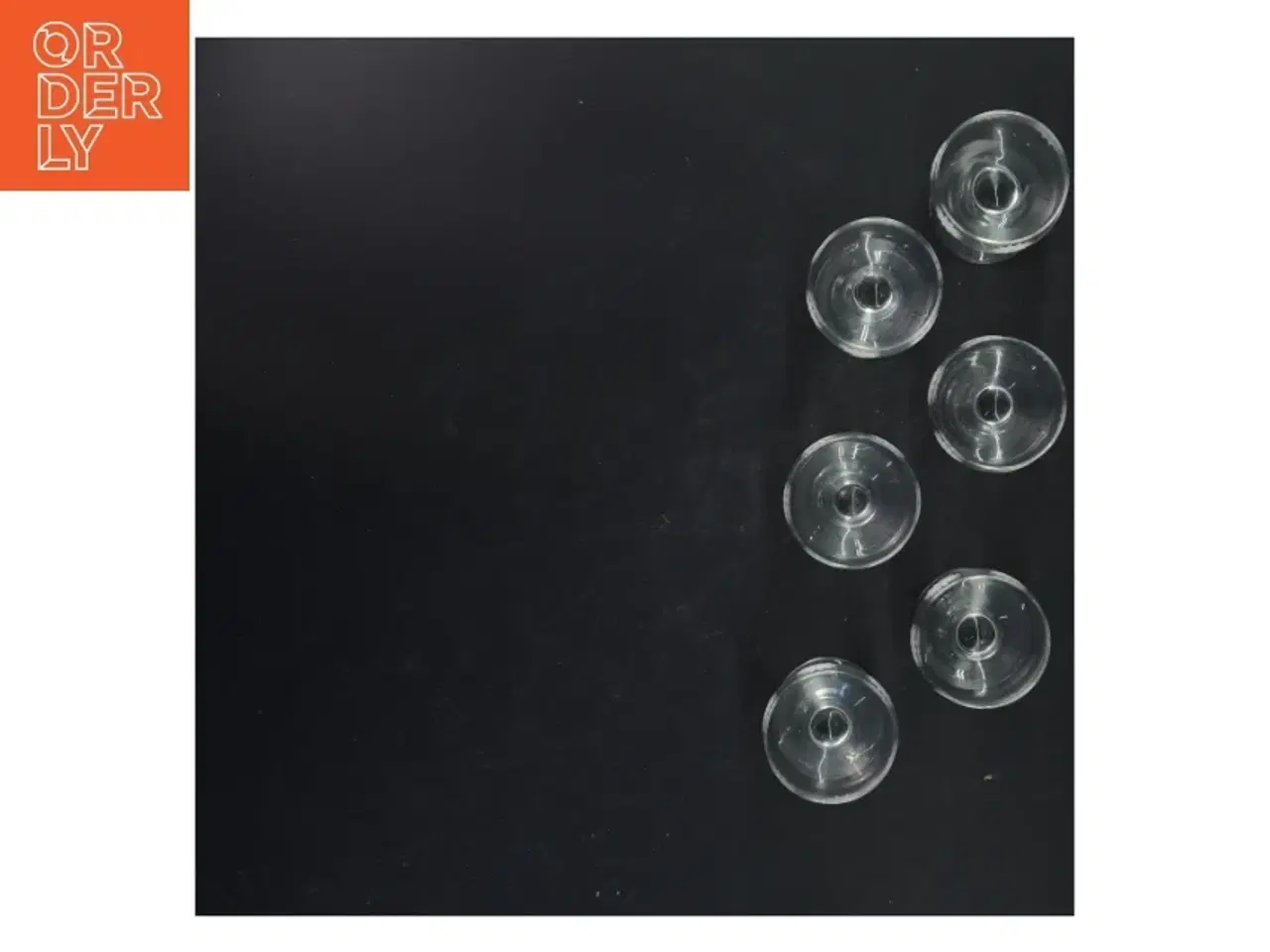 Billede 2 - Et sæt af seks glas med indgraverede blomster (str. 9x5 cm)