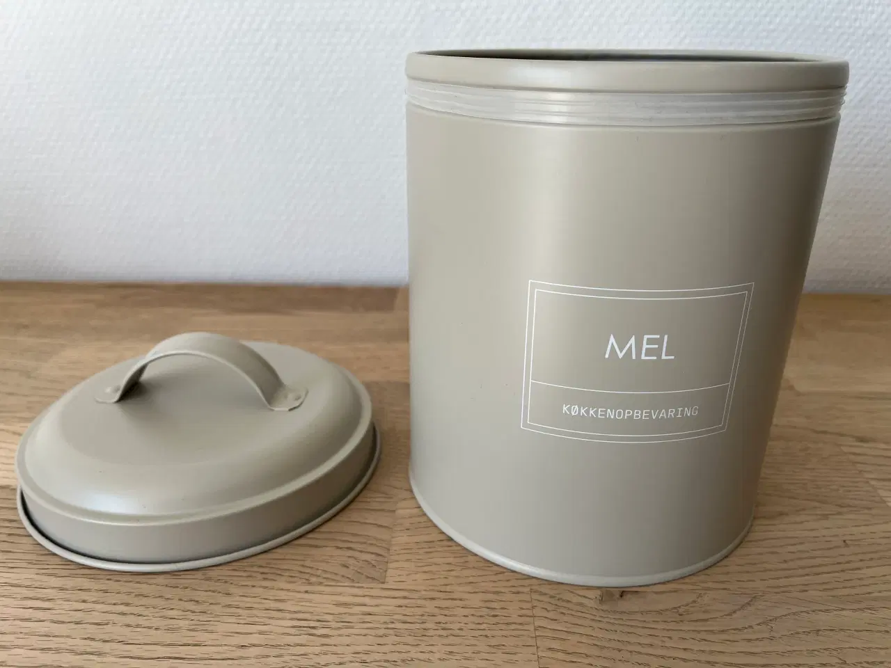 Billede 3 - Metal-dåse med låg til mel