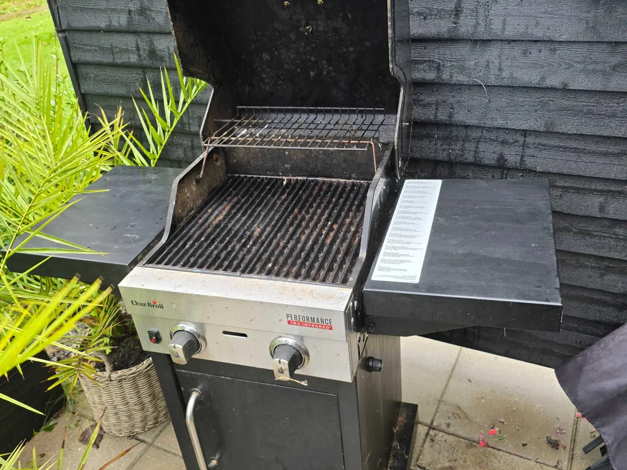 Billede 2 - Velholdt grill incl. Gasflaske til salg