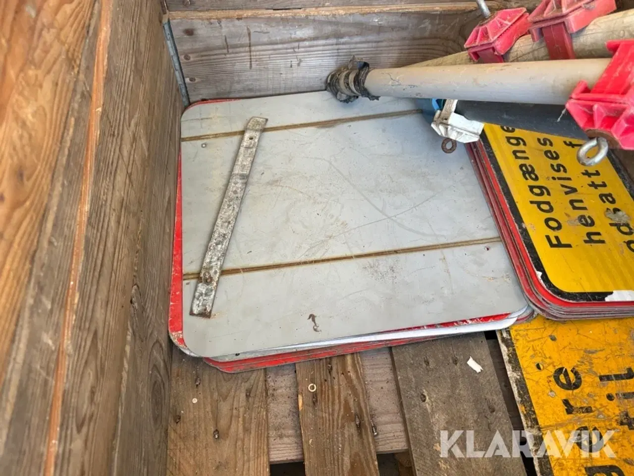 Billede 5 - Vejskilte og kantafmærkning blandet lot