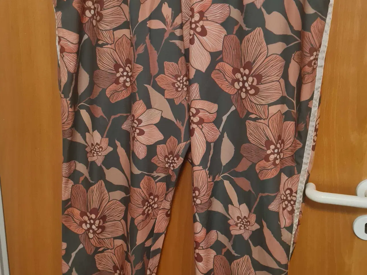 Billede 1 - Bukser str L 50-52 fra Zizzi 