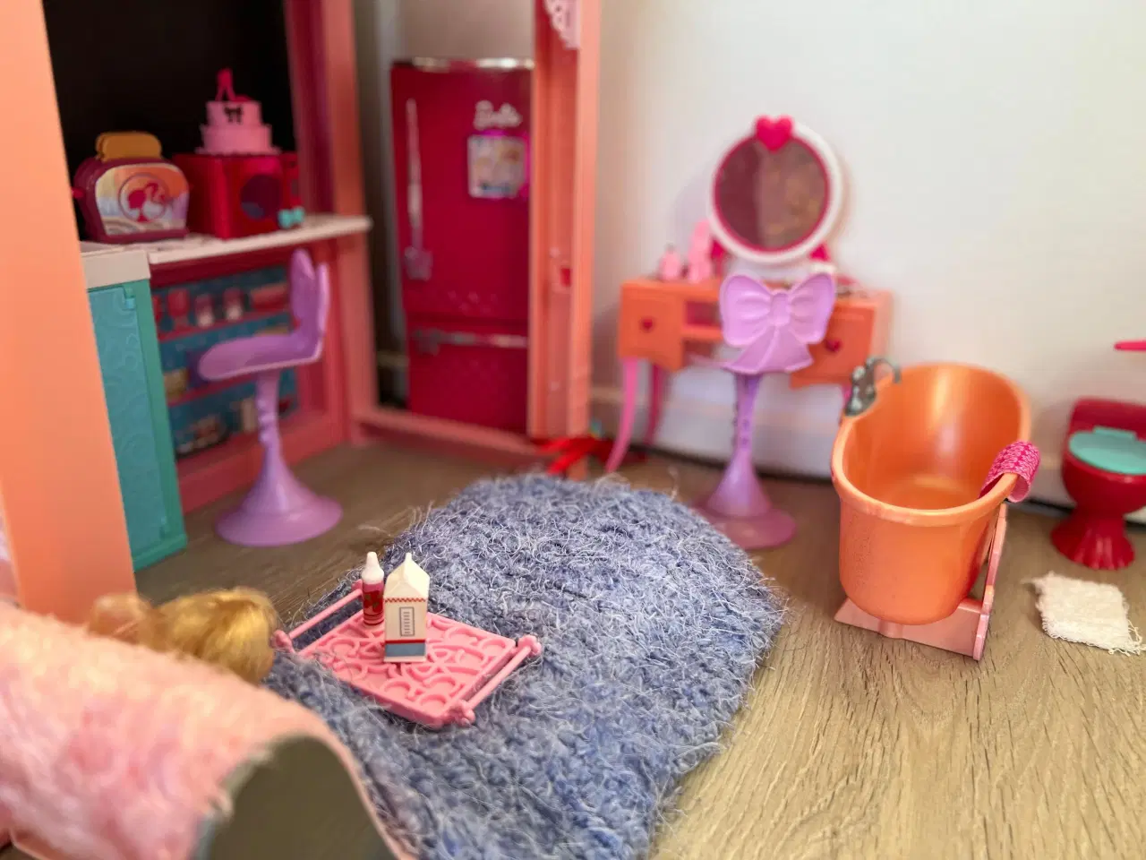 Billede 5 - Barbie og Bratz Hus, møbler, tøj og dukker