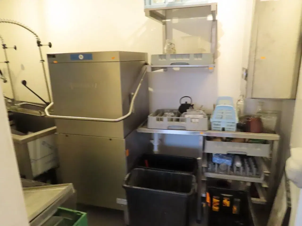 Billede 1 - Industriopvaskemaskine, HOBART AMX-10 inkl. bord og bakker