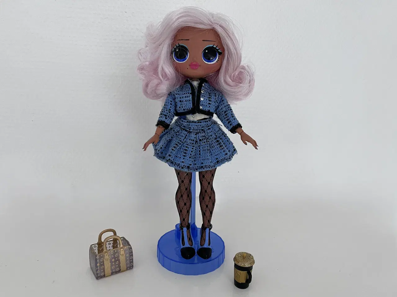 Billede 2 - L.O.L. Surprice Dukke inkl.tøj, sko, taske og krus