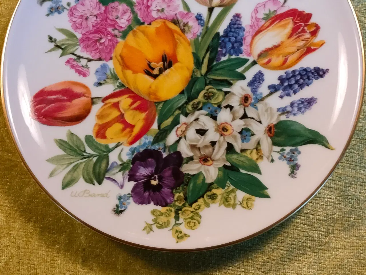 Billede 1 - Porcelænsplatte fra Hutchenreuter m. blomstermotiv