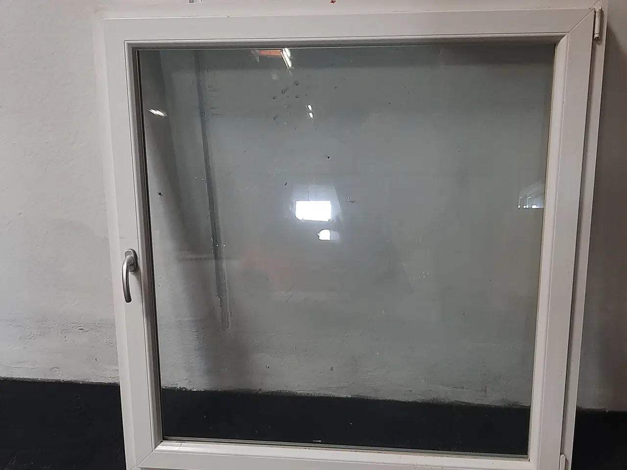 Billede 1 - Dreje-kip vindue i pvc 1318x120x1383 mm, højrehængt, hvid