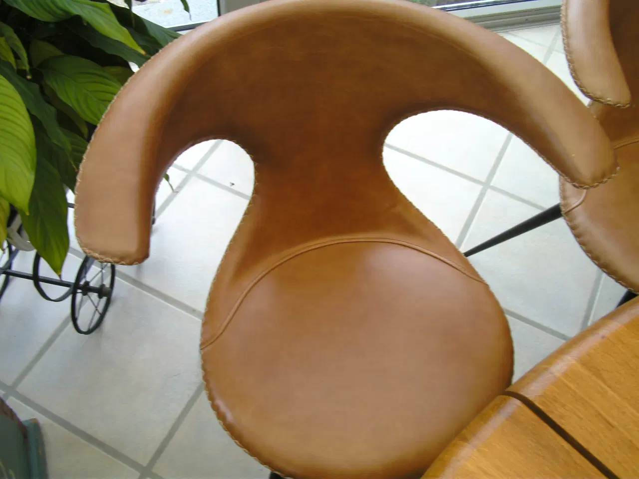 Billede 2 - spisebord med 4 stole