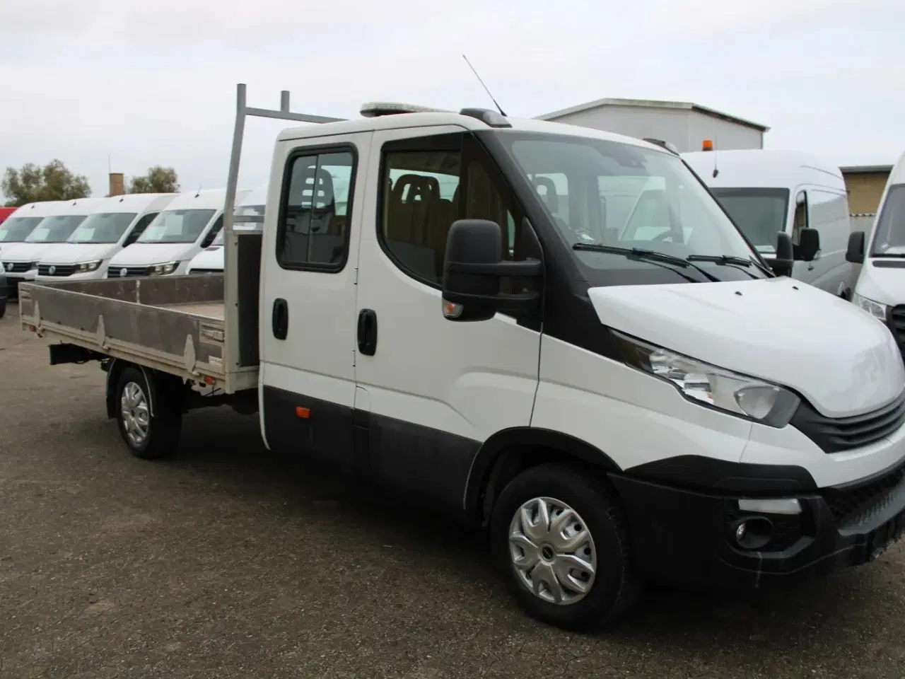 Billede 2 - Iveco Daily 2,3 35S14 Mandskabsvogn m/lad