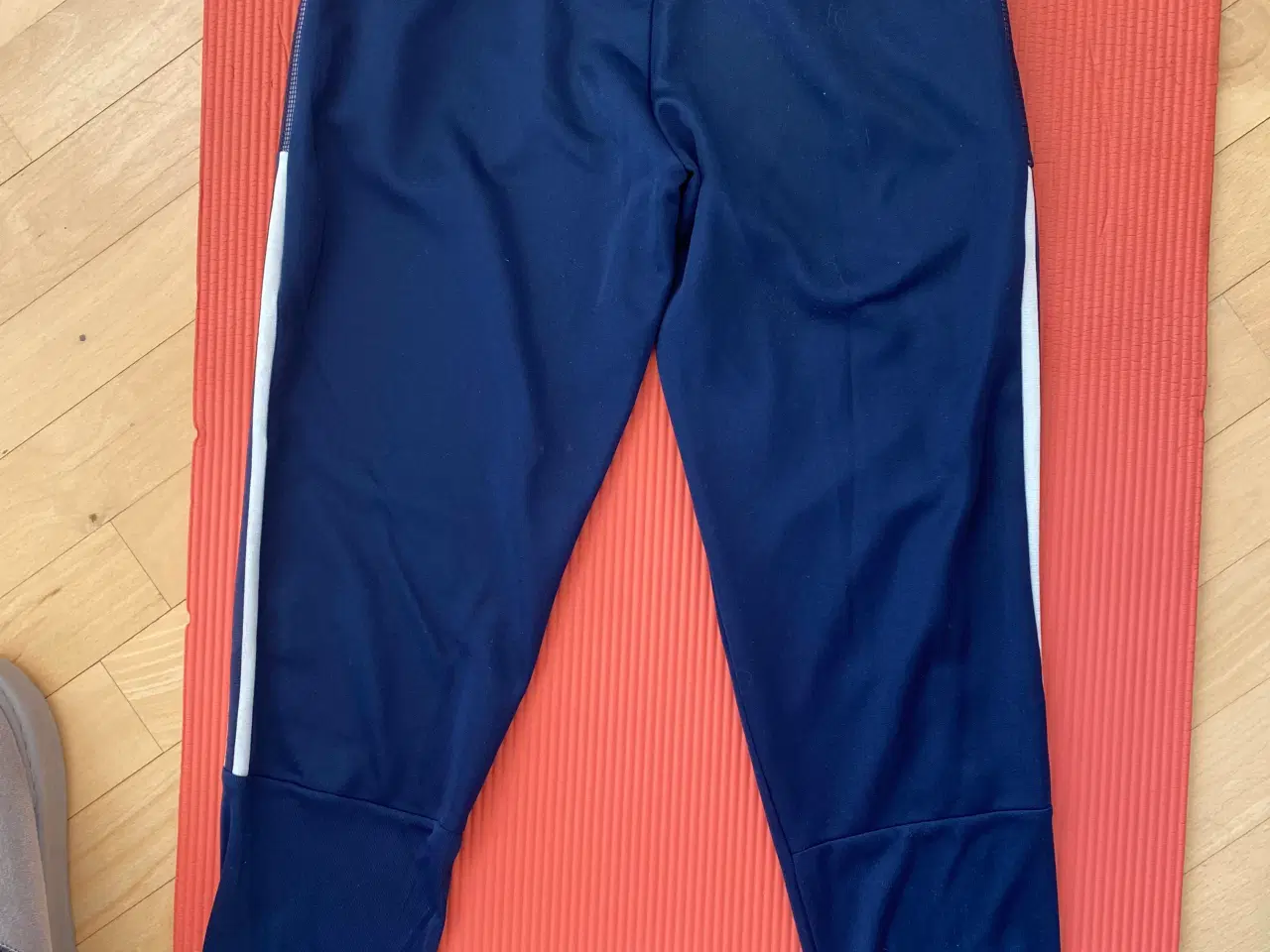 Billede 2 - Joggingbukser str 11-12 år