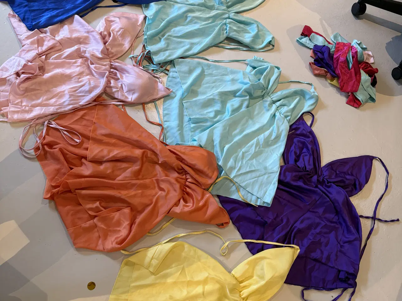 Billede 15 - Forskellige kostumer sælges byd.