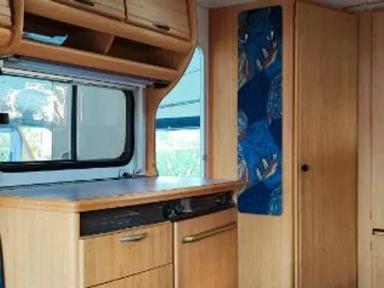 Billede 6 - 2001 lmc 400 køjevogn. På vej ind