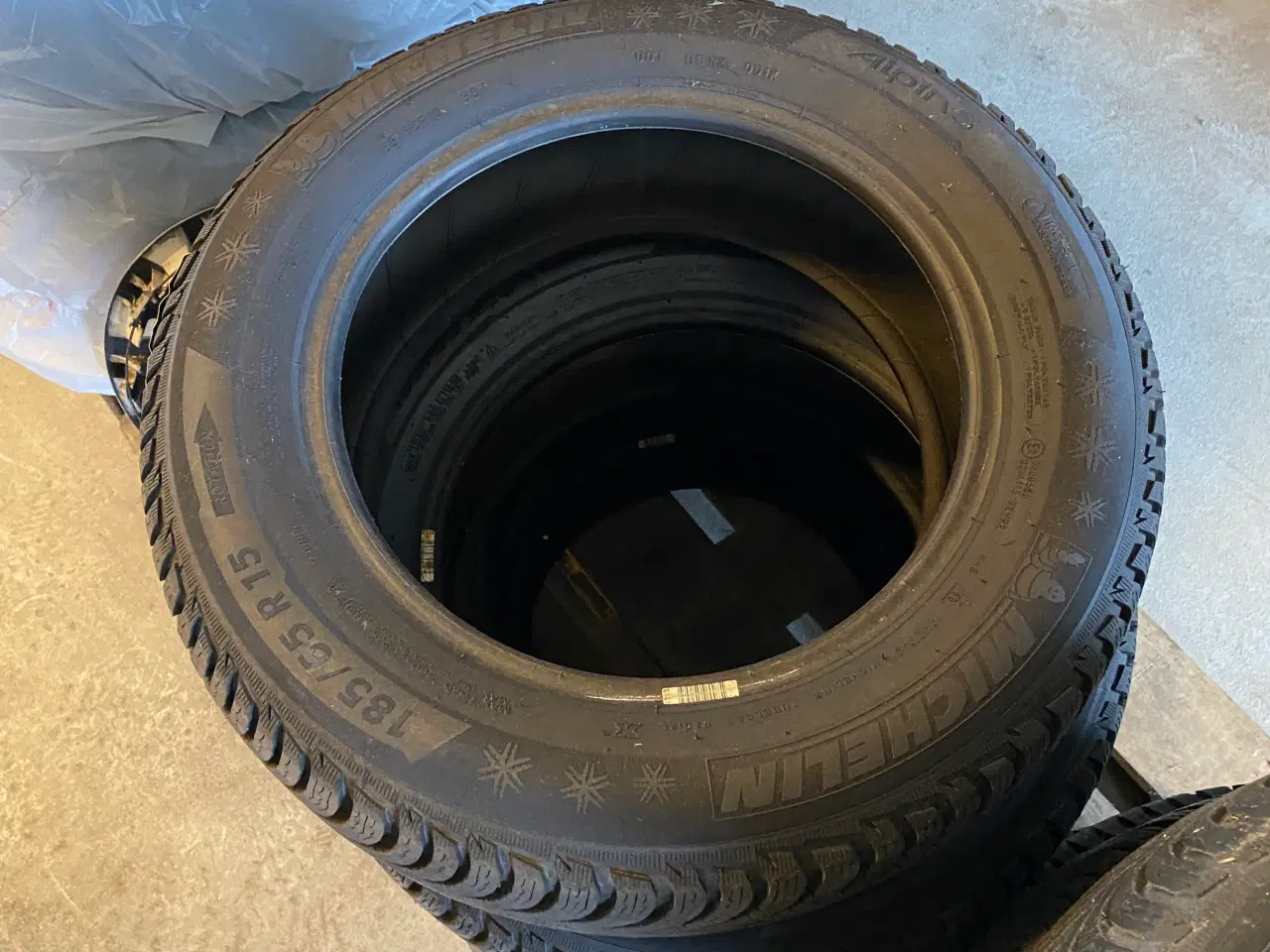 Billede 1 - Michelin vinterdæk 185/65 R15