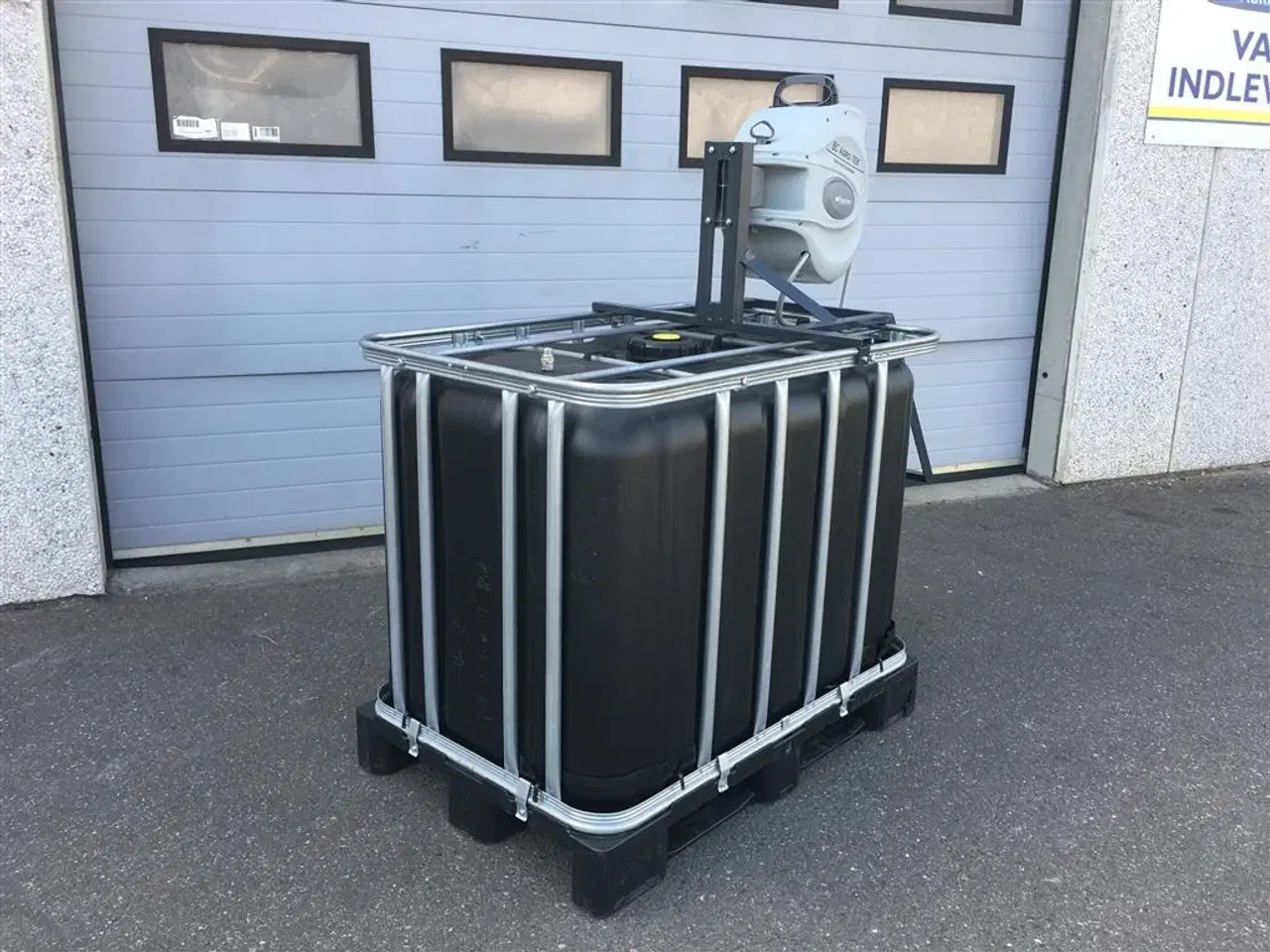 Billede 4 - - - - AB Vandtank med Honda motor og slange