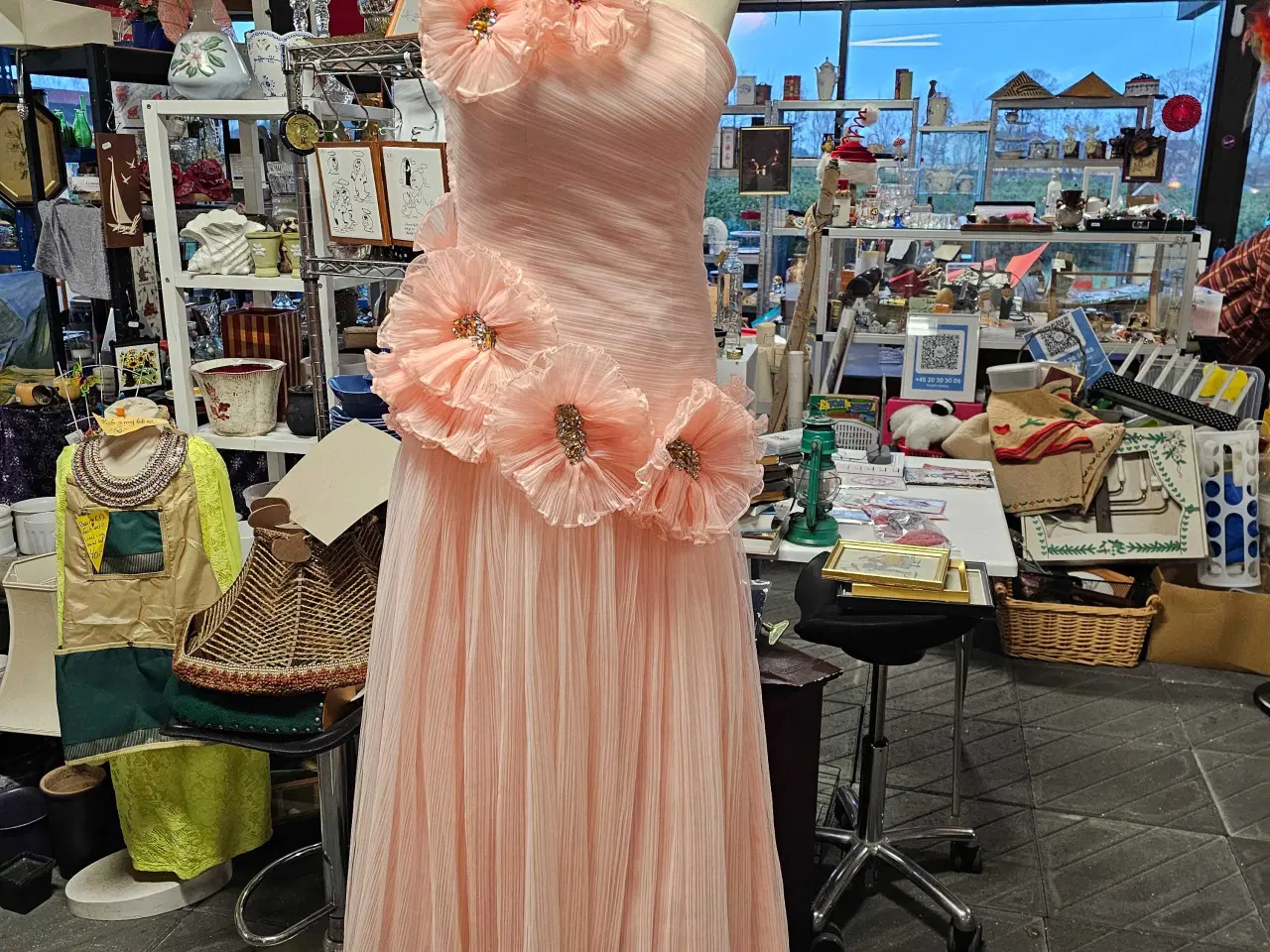 Billede 1 - Laksefarvet selskabskjole str S