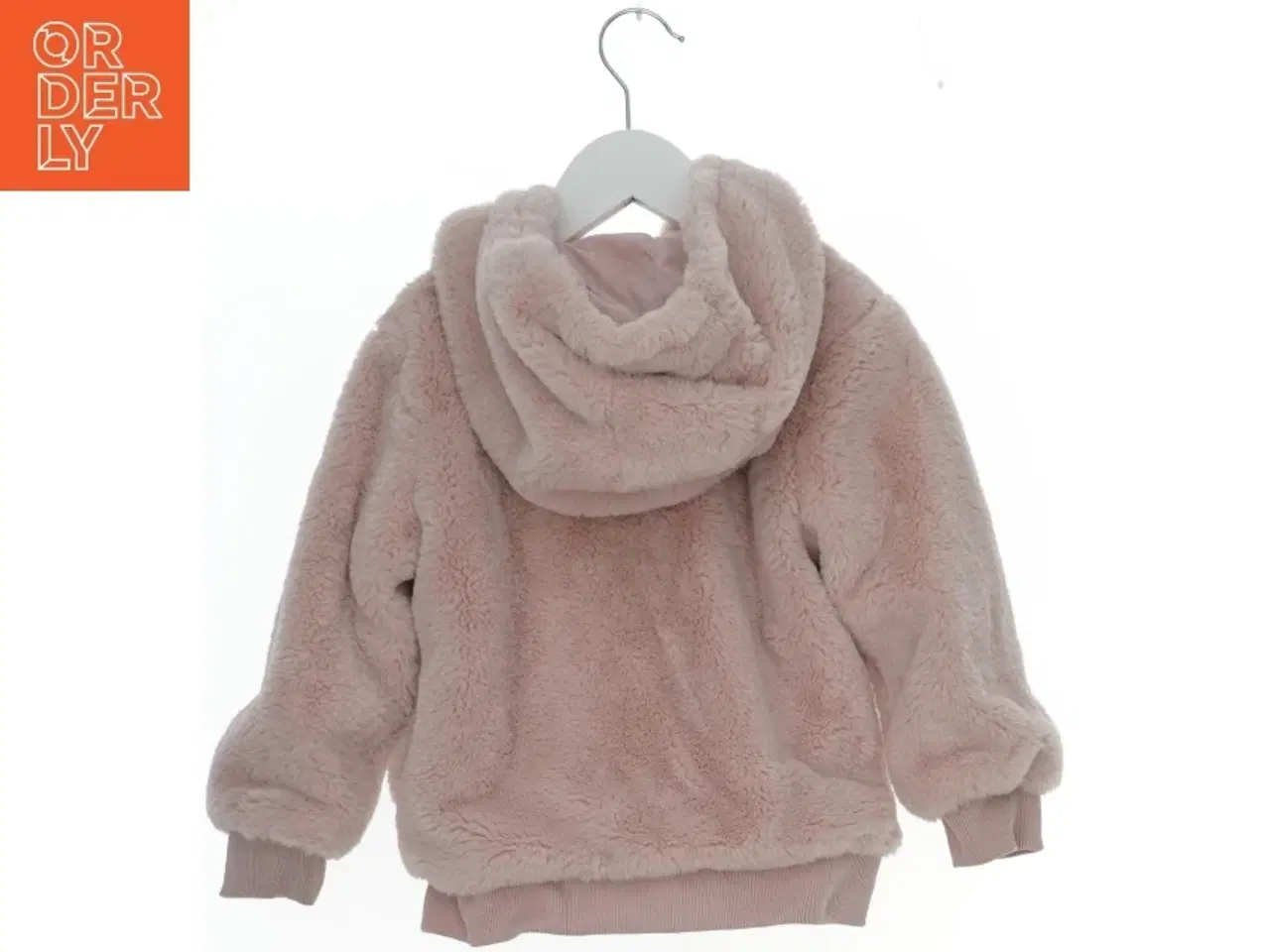 Billede 2 - Lysrosa plysjakke med hætte fra Baard Angels (str. 104)