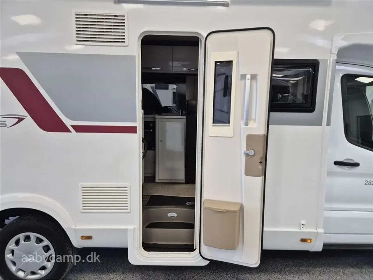 Billede 5 - 2021 - Rollerteam Kronos 282P   Automatgear. Solcelle. elektrisk markise. tv. lithium batteri. inverter. undervognsbehandlet. Bemærk kun 30,000 km!!