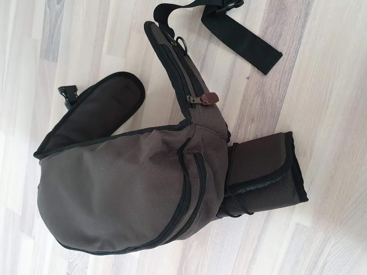 Billede 5 - Taske. Hofte taske med mange detaljer 