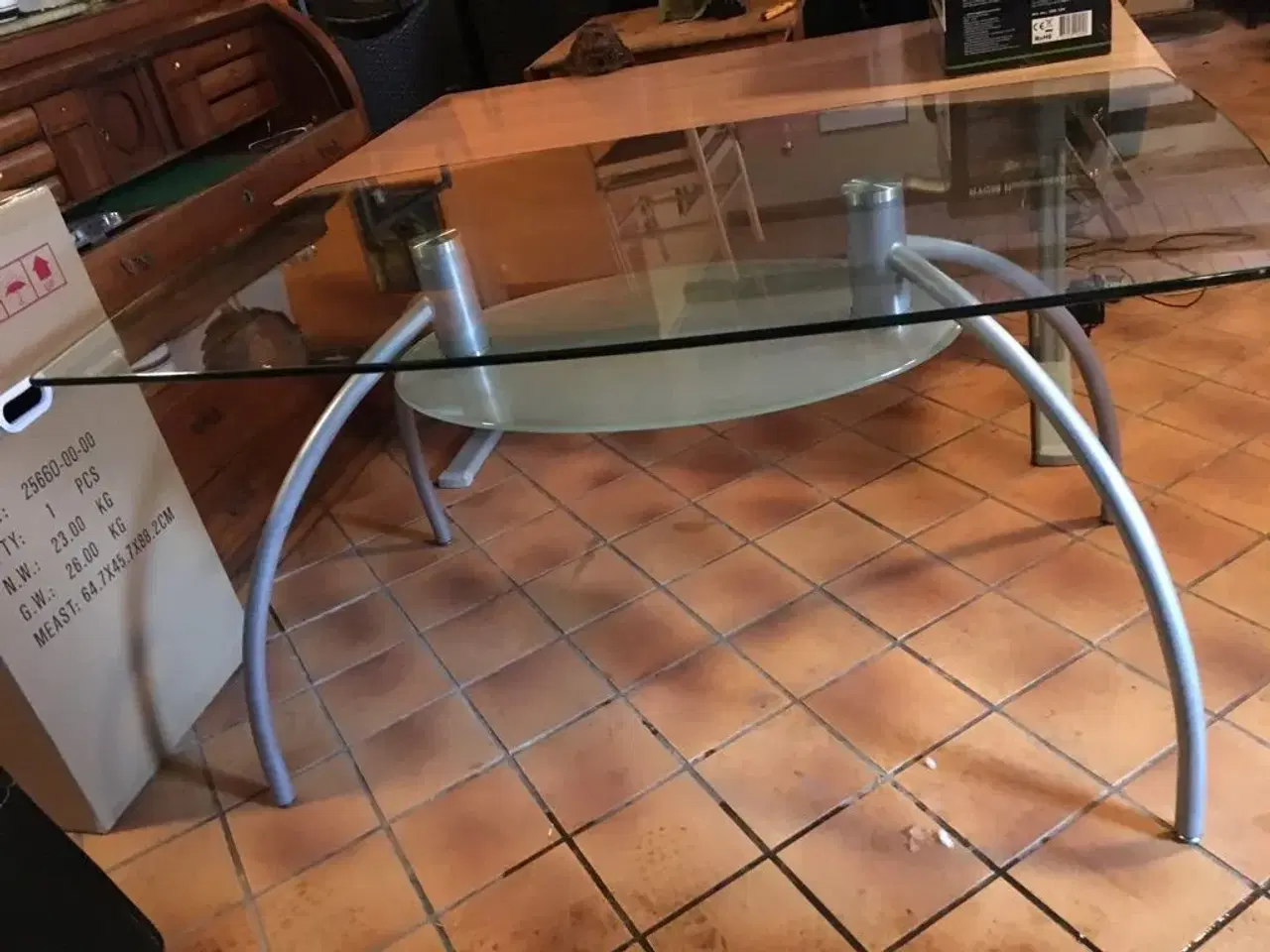 Billede 2 - Spise bord med 4 stole