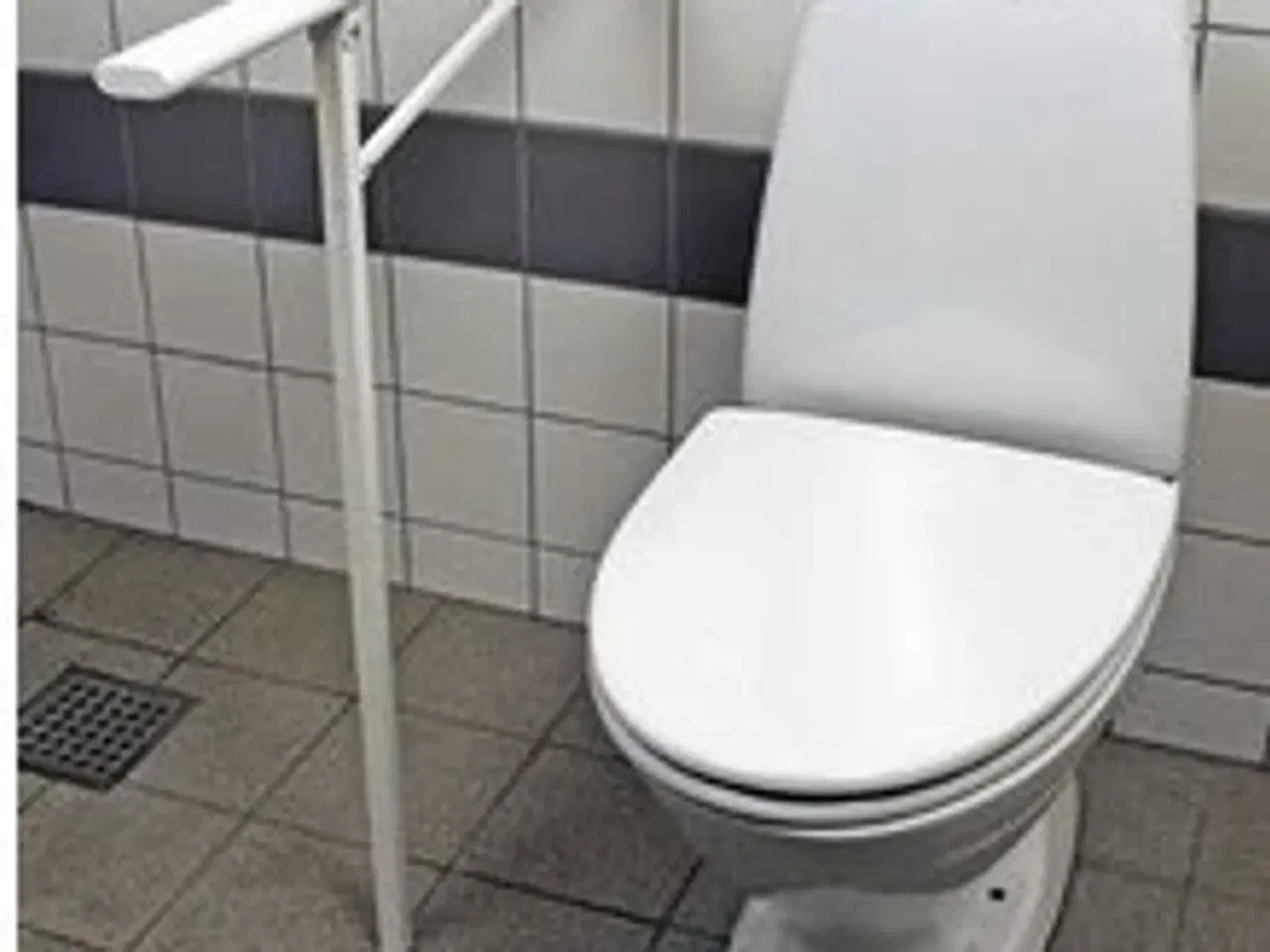 Billede 1 - MIA Toiletstøtte M4 Brugt, virker fin