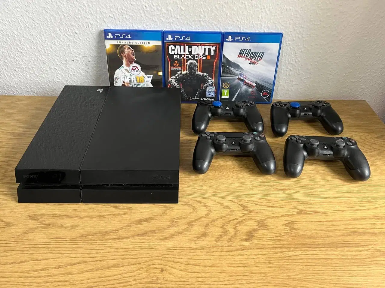 Billede 1 - Komplet PS4 Pakke – 4 Controllere, 3 Spil og mere
