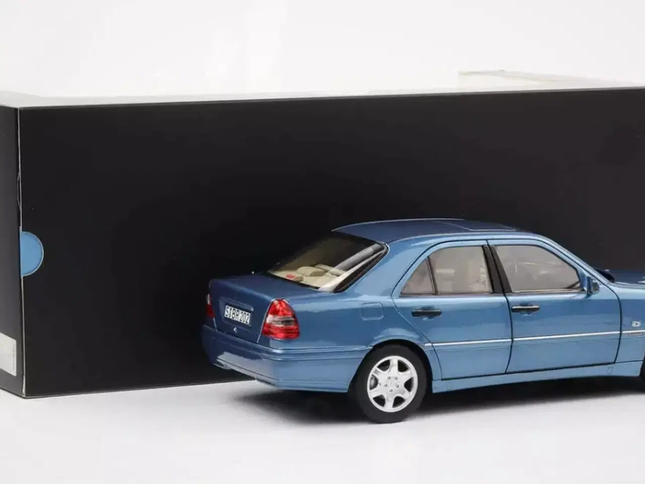 Billede 1 - 1:18 Mercedes W202 C200 1997