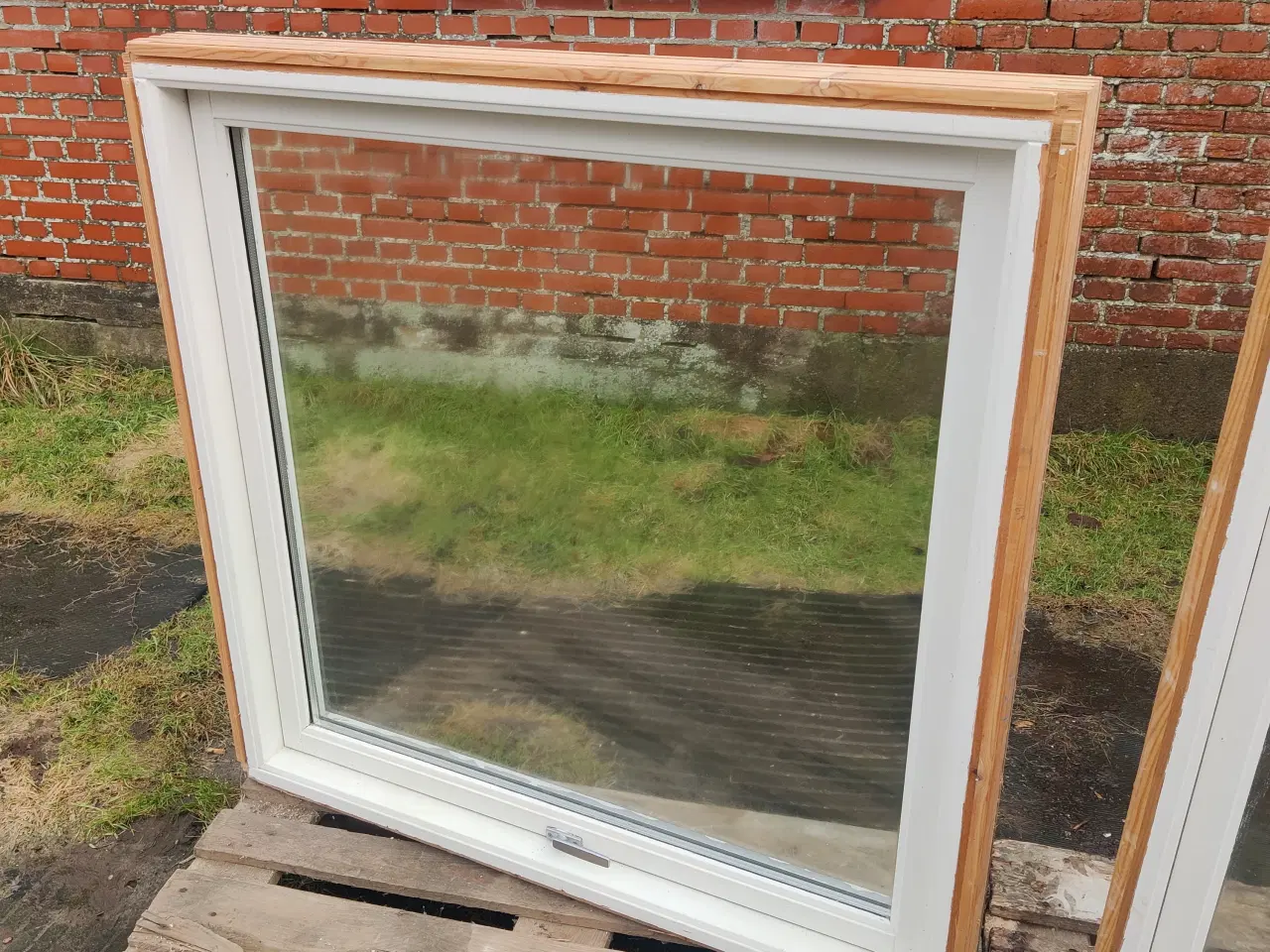 Billede 6 - 2 Stk. træ vinduer