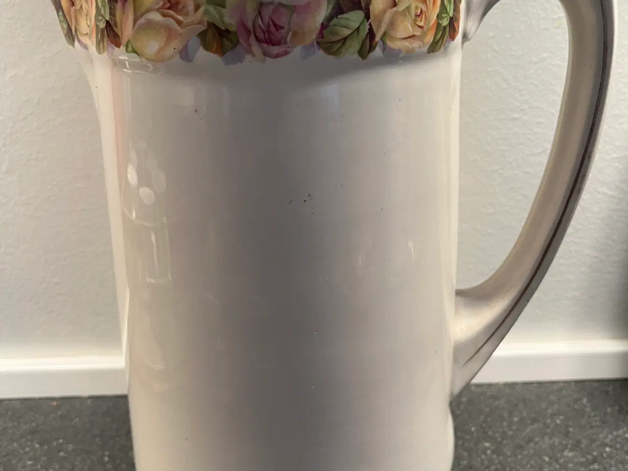 Billede 2 - Flot antik kande med dekorativ blomsterkant med fe